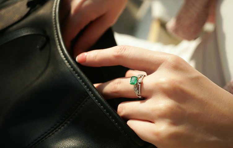 Top 5 Accessories That Elevate Any Look blog post 06